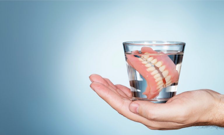 comment nettoyer un dentier