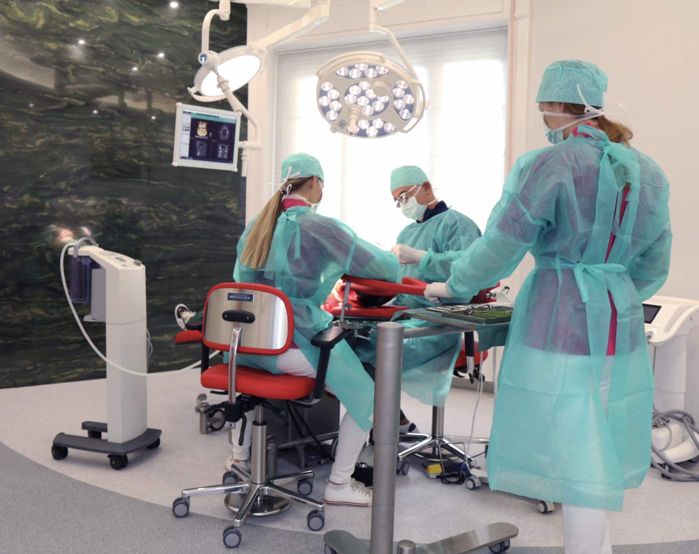 implant dentaire par un spécialiste à budapest